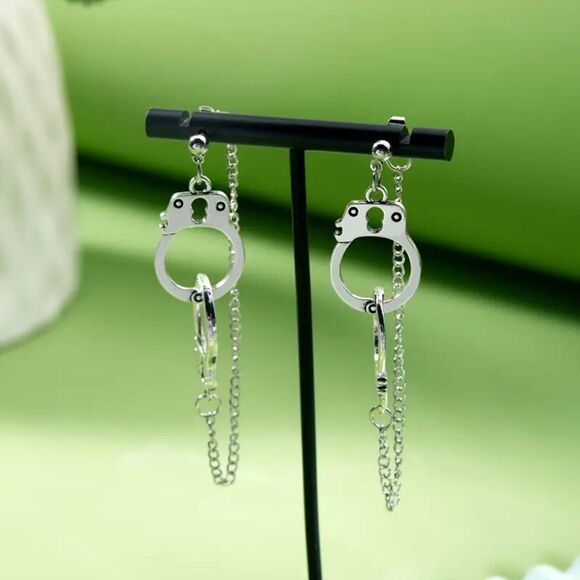 Chic, BOLD Punk Edgy Unique Silver Tone Handcuff Chain Dangle Earrings - Picture 1 of 5